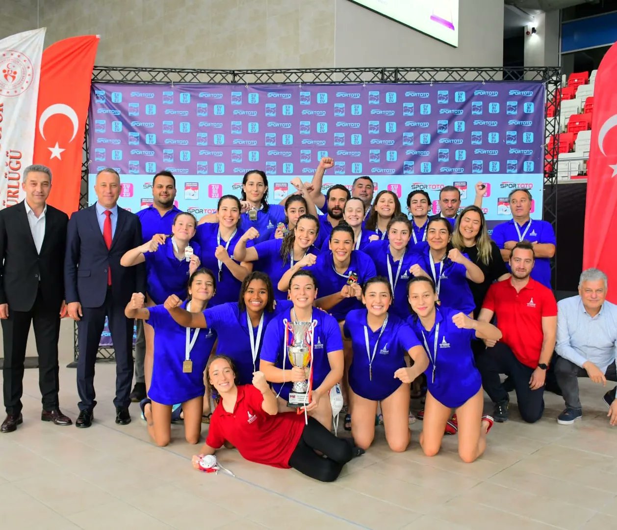 İzmir Büyükşehir Belediyesi Gençlik ve Spor Kulübü Su Topu Kadın