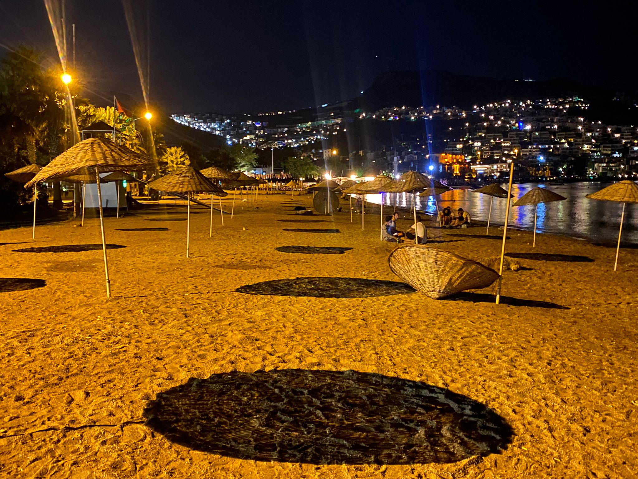 Bodrum Belediyesi Destek Hizmetleri Müdürlüğü ekipleri, yarımada genelinde vatandaşların plajlardan ve