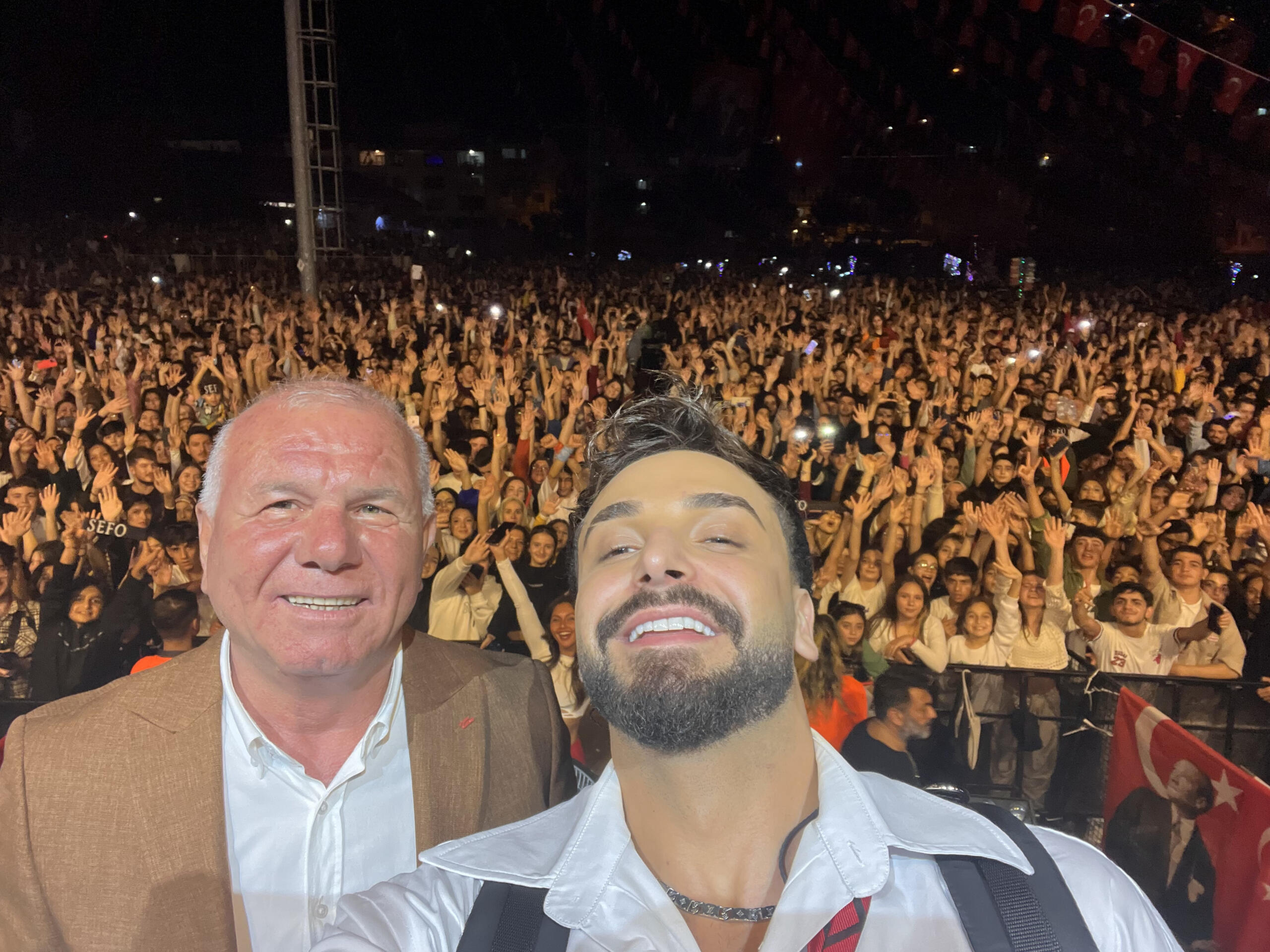 Çoşkun’un tavan yaptığı yer KEMALPAŞA Kemalpaşa’da 29 Ekim Cumhuriyet Bayramı’nın 100’üncü yılı coşkuyla kutlandı. İlçenin