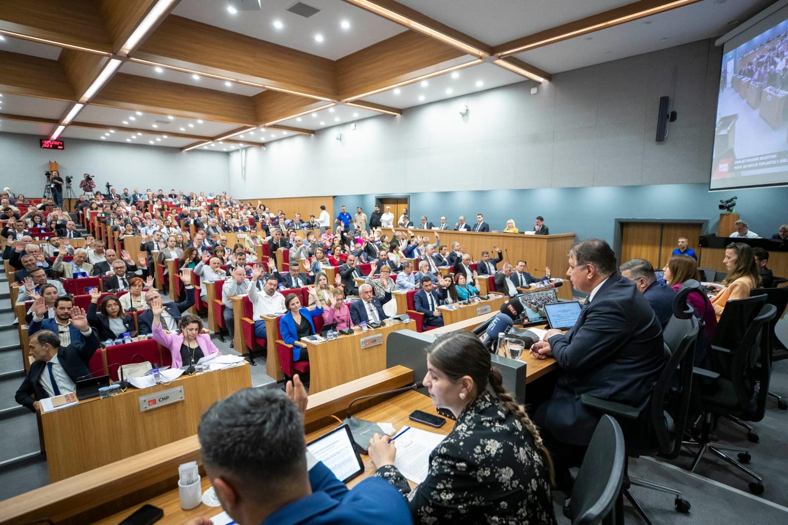 İzmir Büyükşehir Belediyesi Mayıs ayı meclis toplantısının birinci oturumu, İzmir