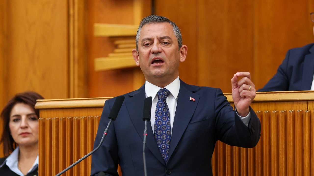 CHP Genel Başkanı Özgür Özel, CHP’li belediyelerdeki eş-dost atamalarına ilişkin,