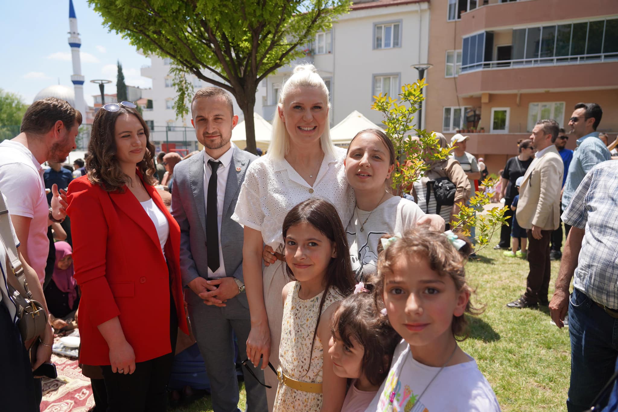 Bilecik Belediyesi katkılarıyla bütün mahallelerde gerçekleştirilen Hıdırellez şenliklerinde binlerce Bilecikli,