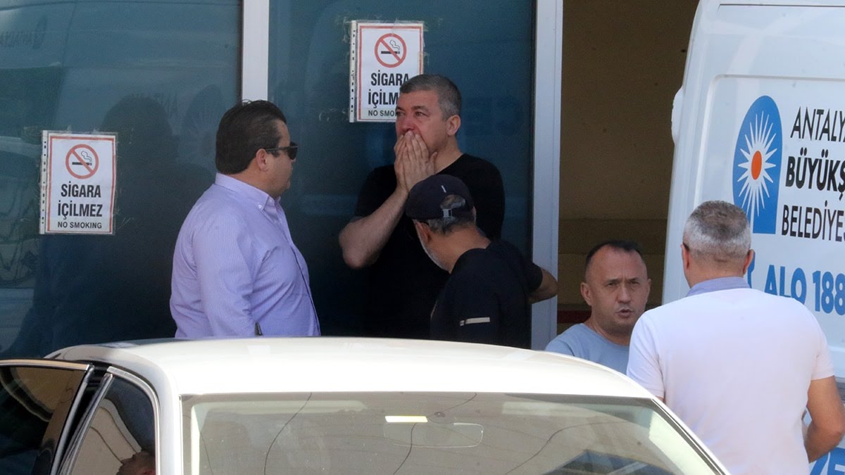 Gazeteci ve sunucu İsmail Küçükkaya’nın annesi Halise Küçükkaya (75) tatil