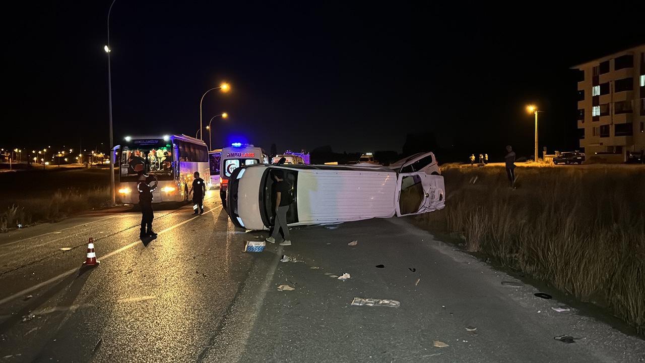 Kütahya'da zincirleme kazaya 4 araç karıştı. Yaşanan trafik kazasında 1