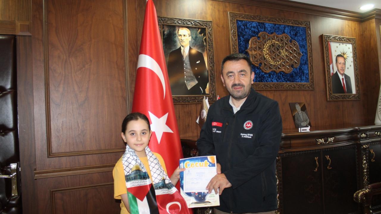 Amasya'da 9 yaşındaki Betül Öngül, iki yıldır biriktirdiği harçlığını Gazzelilere