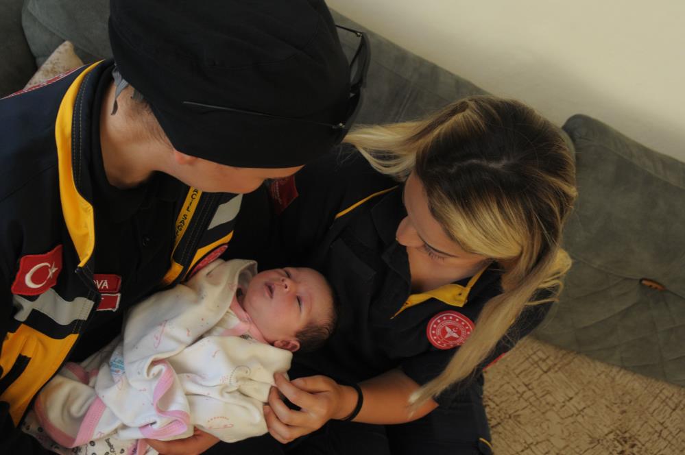 Yalova’da 40 haftalık hamile kadın, doğum sancıları üzerine ambulansla hastaneye