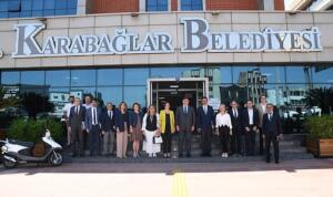 Karabağlar’da yaptığı koordinasyon toplantısında ilçenin ihtiyaçlarını değerlendiren İzmir Büyükşehir Belediye