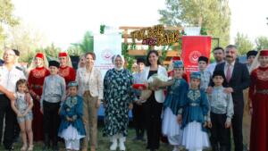 Huzurevi sakinleri ve çocuklar Emine Erdoğan'ın öncülüğünde ağırlanan savaş mağduru