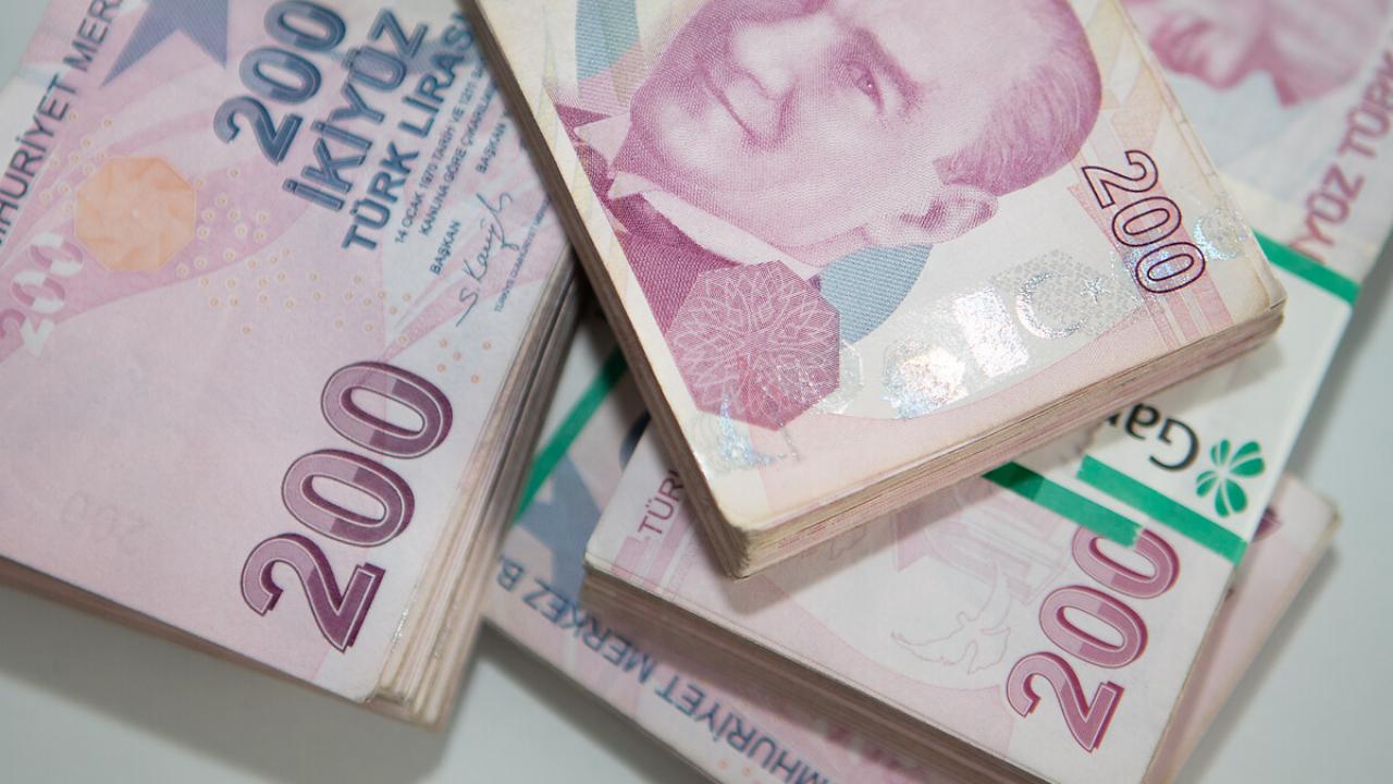 Memur ve memur emeklilerinin temmuzdan itibaren maaşlarına yapılan yüzde 19.31’lik