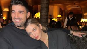 İkiz oğullarıyla ilgilenen Yasemin Şefkatli ve İdo Tatlıses, bebeklerle birlikte