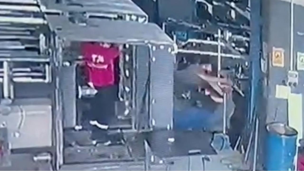 İstanbul'da iş yerinde çalışan iki arkadaş klima açma mevzusundan dolayı