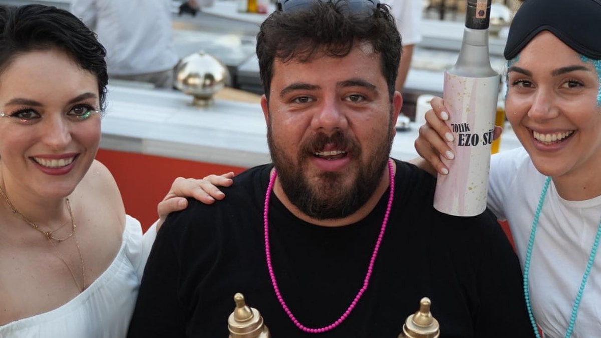 Eşi Berfu Yenenler ile çektiği komik videolarla da dikkat çeken
