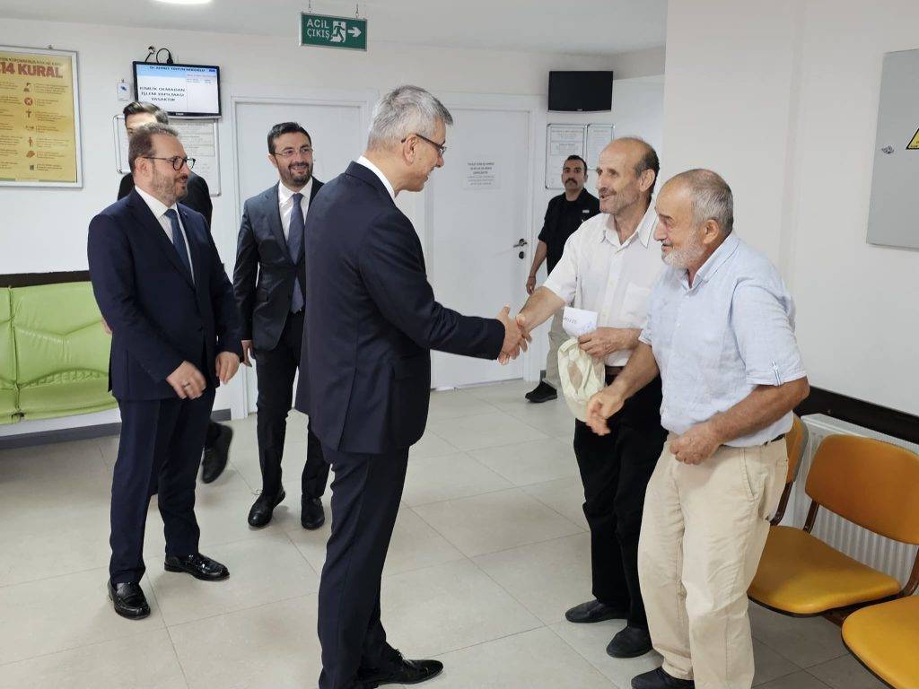 Sağlık Bakanı Prof.Dr. Kemal Memişoğlu, göreve başladıktan sonra saha ziyaretlerine
