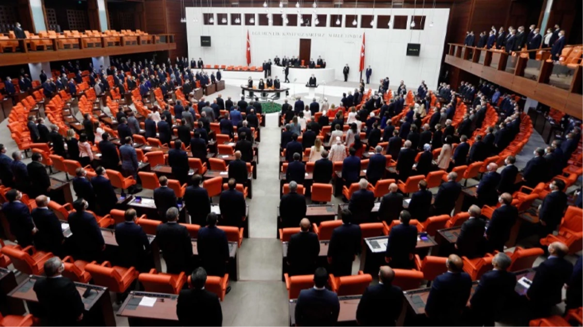 Meclis 2 ay sürecek tatile girdi. AK Parti grubu bu