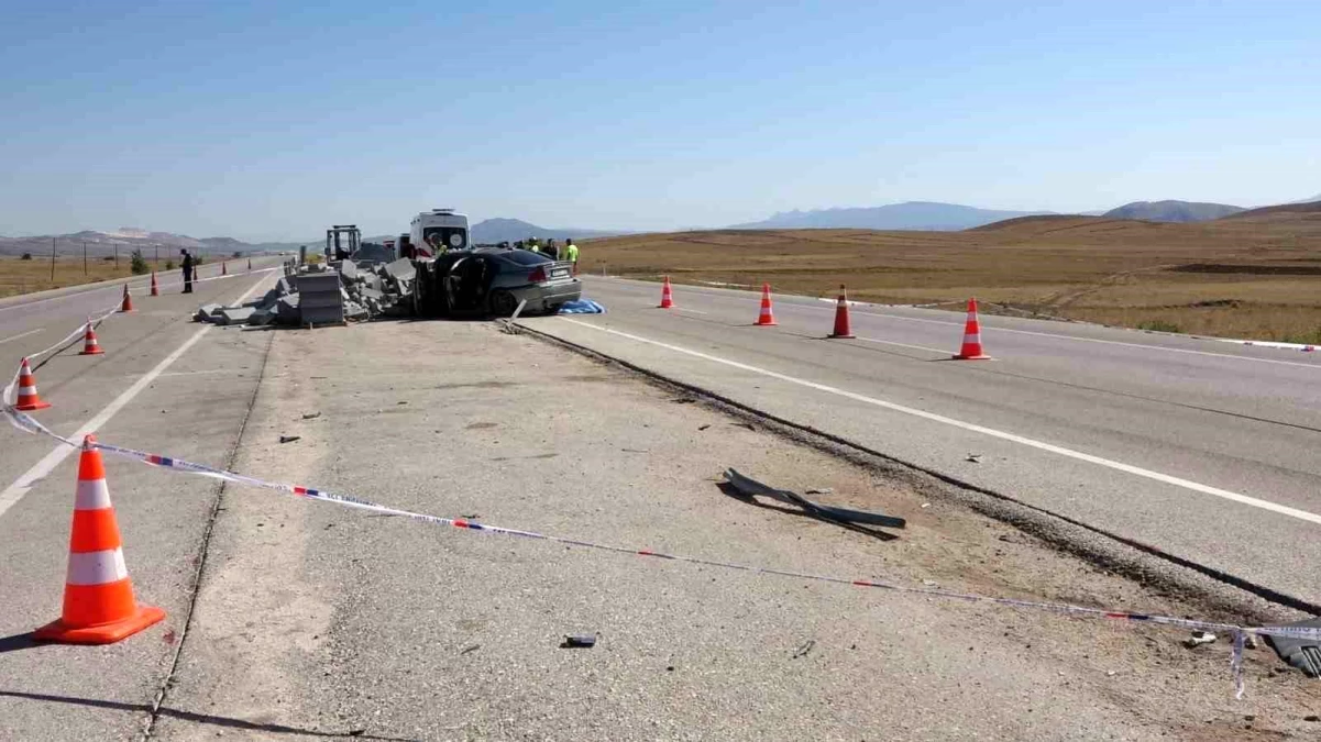 Burdur- Fethiye karayolunda seyir halinde olan otomobilin Mürseller köyü kavşağında