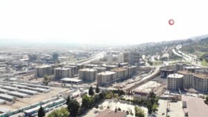 Ebrar Sitesi'nin bulunduğu alanda binalar yükseldi, örnek daireler ortaya çıktı