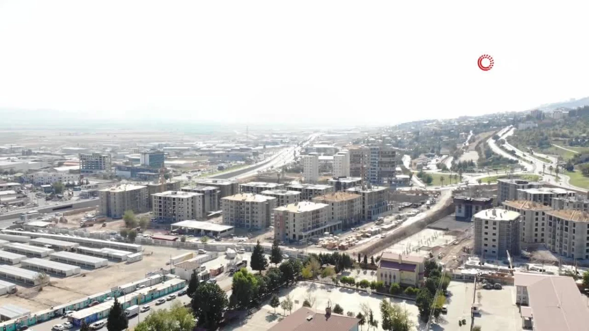 Ebrar Sitesi'nin bulunduğu alanda binalar yükseldi, örnek daireler ortaya çıktı