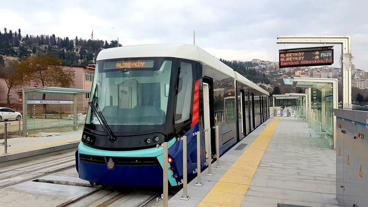 Eminönü-Alibeyköy Tramvay Hattı'nda teknik arıza nedeniyle bazı duraklarda seferlerin yapılamadığı