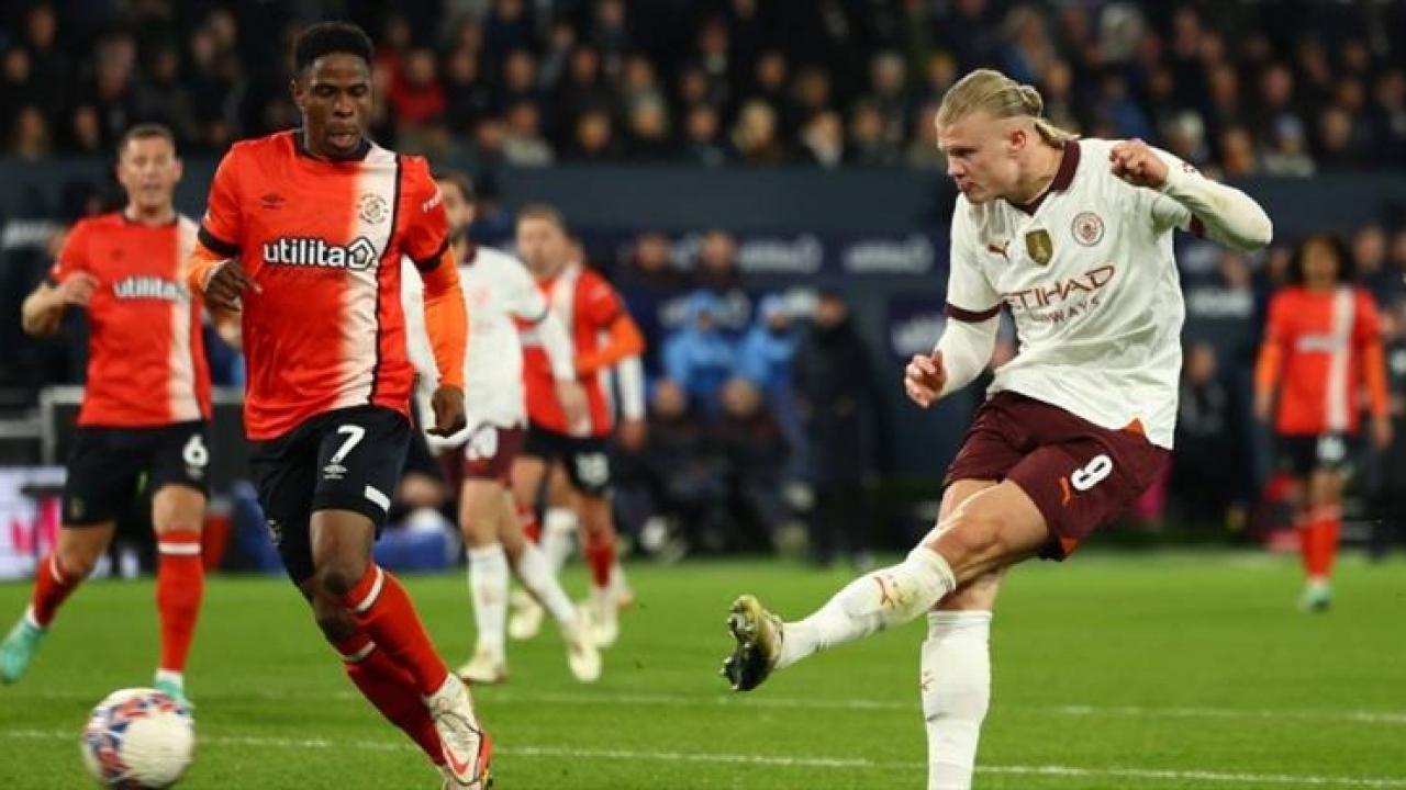 Geçtiğimiz sezon İngiltere Premier Lig'i 26 puanla 18. sırada tamamlayarak