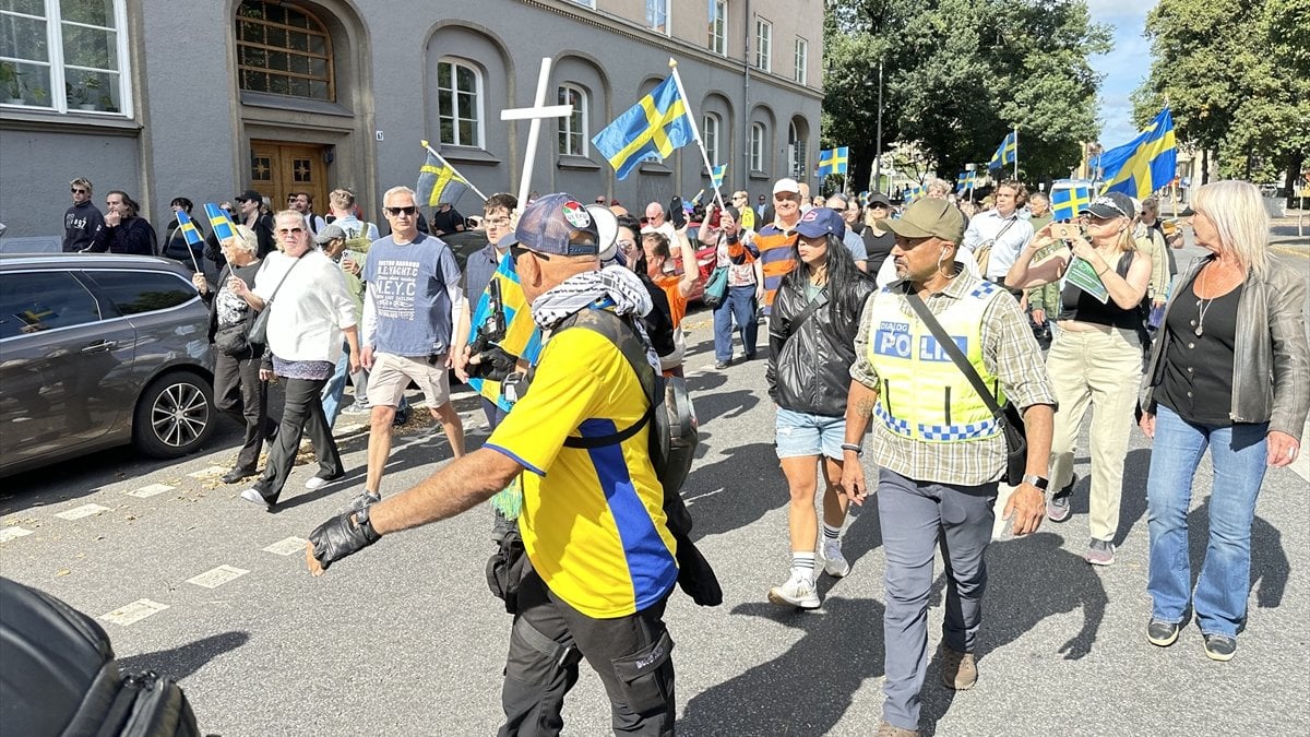 İsveç'in başkenti Stockholm'de aşırı sağcı grup, Müslümanların ülkelerine gönderilmesi talebiyle