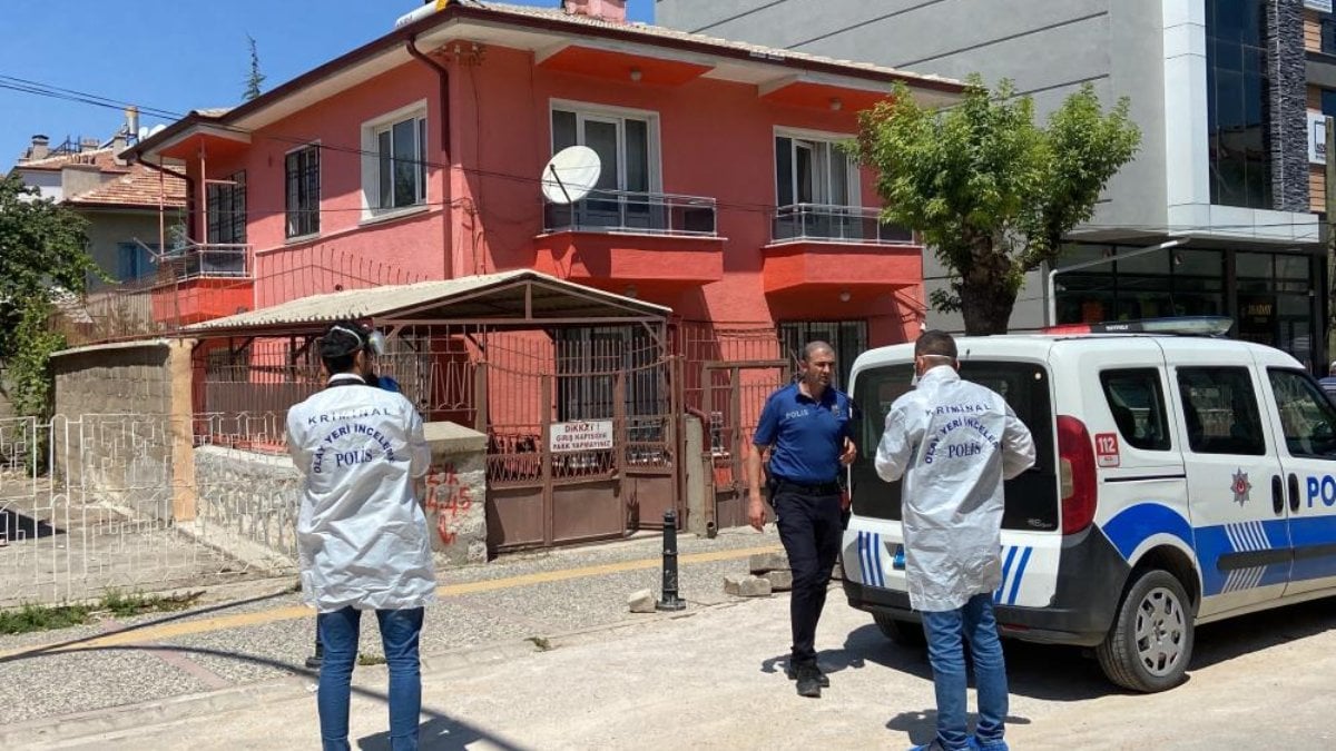 Karaman'da kötü kokular üzerine girilen evde yaşlı kadının cesedi bulundu.
