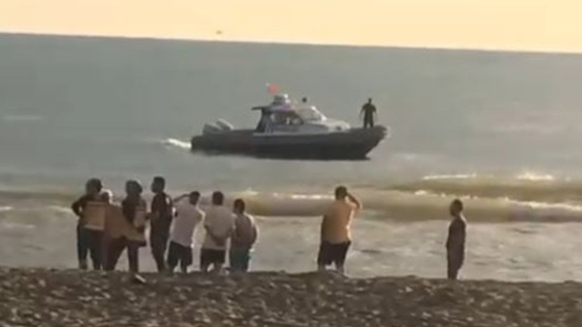 Çorum'dan arkadaşlarıyla birlikte Samsun'a giderek sahilde kamp kuran 19 yaşındaki