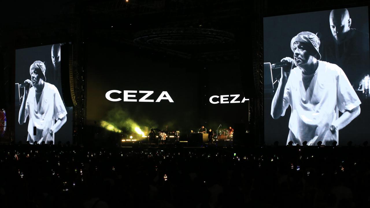 Antalya'da, şarkıcılar Tarkan ve Ceza konser verdi.