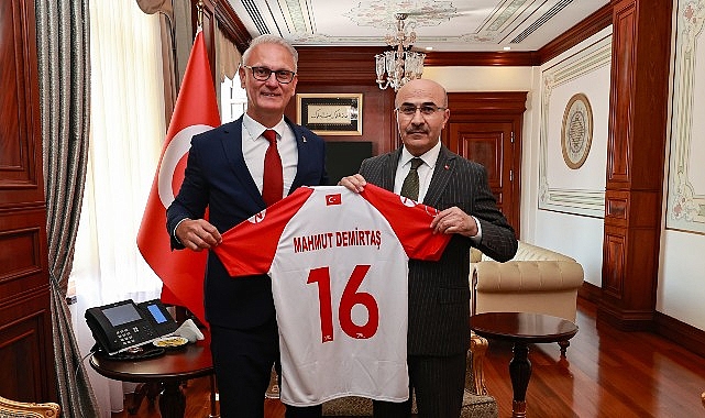 Türkiye Hentbol Federasyonu (THF) Başkanı Uğur Kılıç, Bursa'da hentbol sporunun