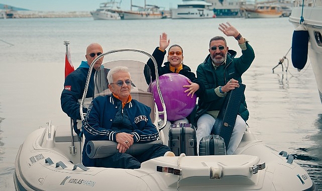 Oyuncu Zafer Algöz ve şarkıcı Hakan Altun, Bodrum’da demir atıyor