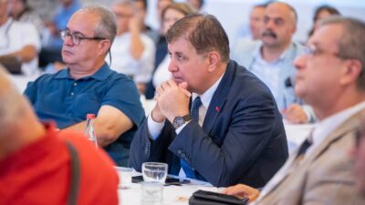 İzmir’in afetlere karşı dirençli hale getirilmesi yönünde yapılacak çalışmalara ışık