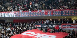 CHP'nin 20. Olağanüstü Kurultayı'nda kabul edilen tüzük değişikliğiyle bir kişi