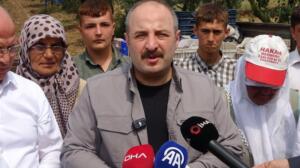 Bursa'da, incir hasadı yapan çiftçileri ziyaret eden TBMM Sanayi, Ticaret,