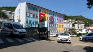 Ordu'da, 'uyum haftası' kapsamında okuluna giden birinci sınıf öğrencisi Miray