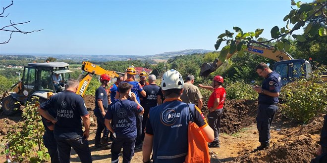 Samsun'un Bafra ilçesinde kuyu açma çalışmasında kayan toprağın altında kalan