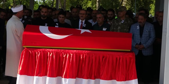 İzmir'in Menemen ilçesinde geçirdiği kalp krizi sonucu şehit olan Topçu