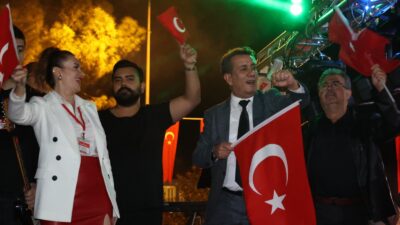 BAŞKAN YETİŞKİN’İN CUMHURİYET BAYRAMI ETKİNLİKLERİ TAKDİR TOPLADI Efeler Belediye Başkanı