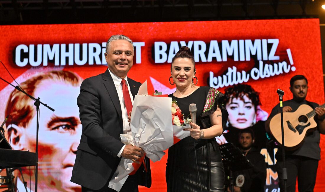 Antalya Muratpaşa Belediye Başkanı Ümit Uysal, Cumhuriyet coşkusunun onu aşındırmak