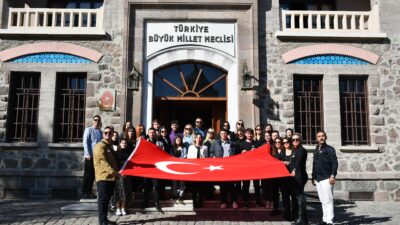 Balıkesir Büyükşehir Belediyesi’nin Anıtkabir’e düzenlediği gezide Balıkesir Kent Konseyi ve