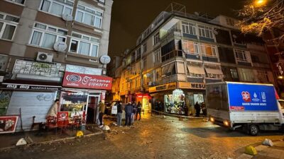 İstanbul Kadıköy’de ana su şebekesinde meydana gelen patlama nedeniyle 5