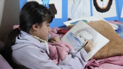 Bitlis’in Ahlat ilçesinde yaşayan 18 yaşındaki bedensel engelli Zehra Gelmez,