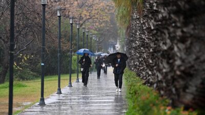 Meteoroloji Genel Müdürlüğü’nün “Turuncu” kod uyarısında bulunduğu kentte dün akşam