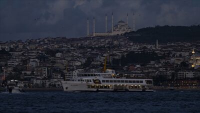 İstanbul’da elverişsiz hava koşulları nedeniyle bazı vapur seferlerinin yapılamadığı bildirildi.