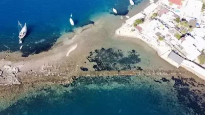 Muğla’nın Bodrum ilçesi Gümüşlük Mahallesi’nde bulunan ve Tavşan Adası’na kadar
