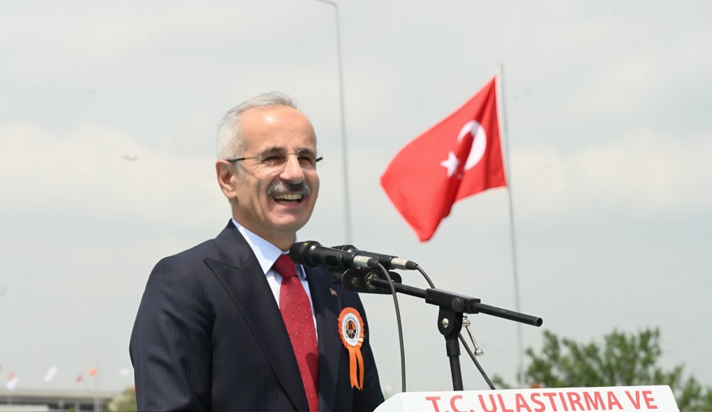 Ulaştırma ve Altyapı Bakanı Abdulkadir Uraloğlu, Arefe gününü de kapsayan