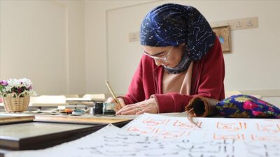 Erzincan’da yaşayan doğuştan işitme engelli Didem Ünalan, 21 yıldır ilgilendiği