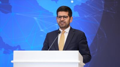 Cumhurbaşkanlığı Yatırım ve Finans Ofisi Başkanlığına Burak Dağlıoğlu getirildi. Cumhurbaşkanı