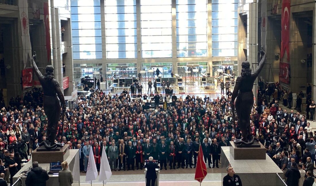 İstanbul Cumhuriyet Savcısı Mehmet Selim Kiraz, görevi başında uğradığı silahlı