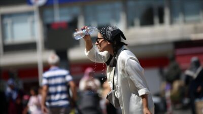 Birçok ilde hissedilen hava sıcaklığının 40 dereceyi aşması hayatı olumsuz