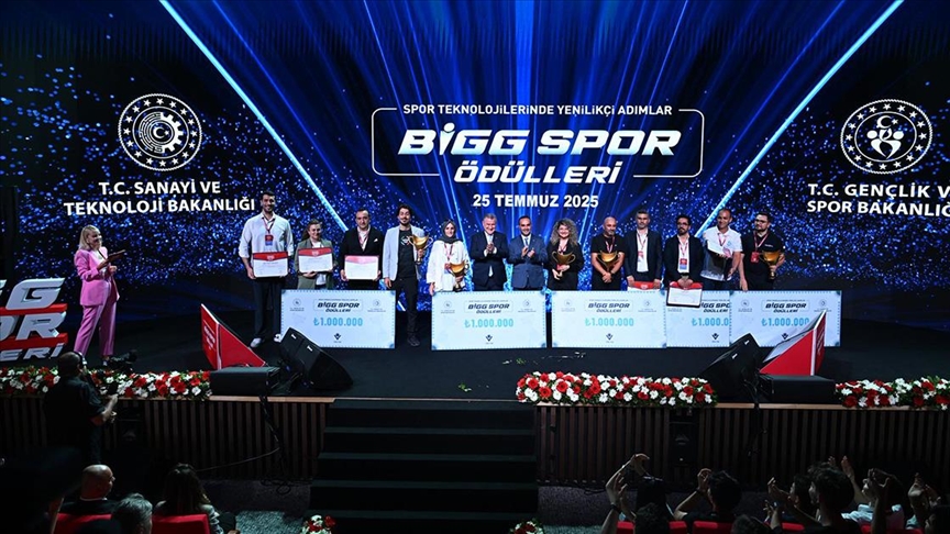 2025 BİGG Spor Ödülleri töreninde ilk 5’e giren firmalar, ödüllerini