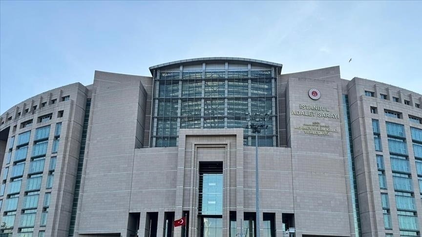 İstanbul Büyükşehir Belediyesine yönelik yürütülen yolsuzluk soruşturması kapsamında aralarında görevinden